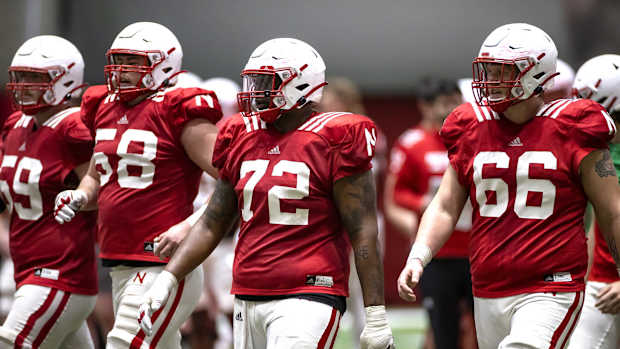 Offensive line Henry Lutovsky and Ian Boerkircher and Kevin Williams Jr. and Ezra Miller spring practice 2022.03.30 2901